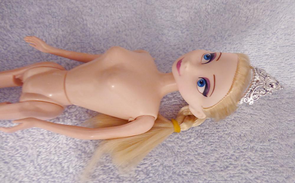 25P Frozen Doll