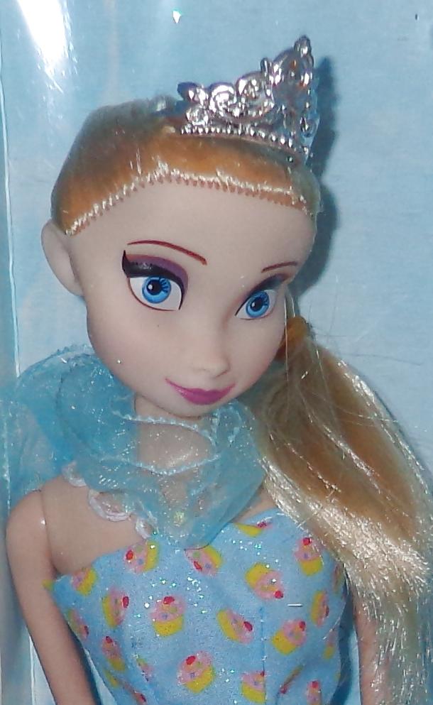 25P Frozen Doll