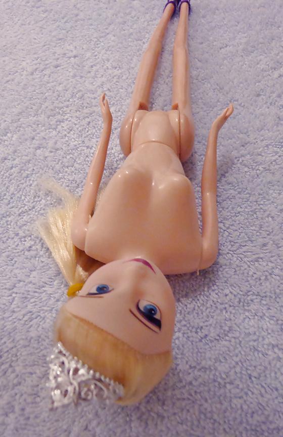 25P Frozen Doll