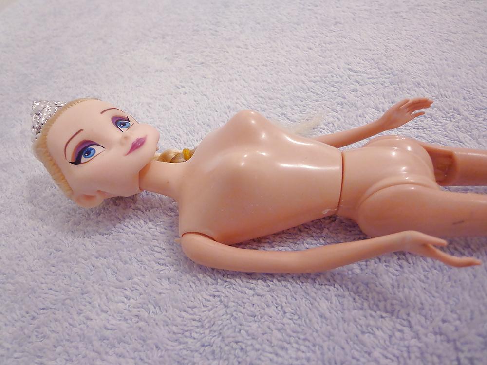 25P Frozen Doll