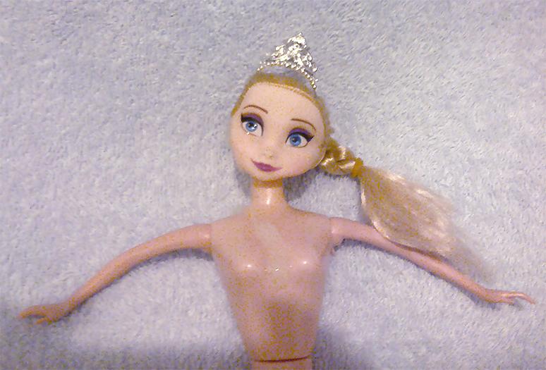 25P Frozen Doll