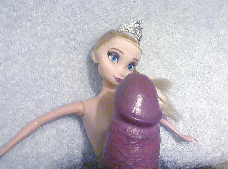 25P Frozen Doll