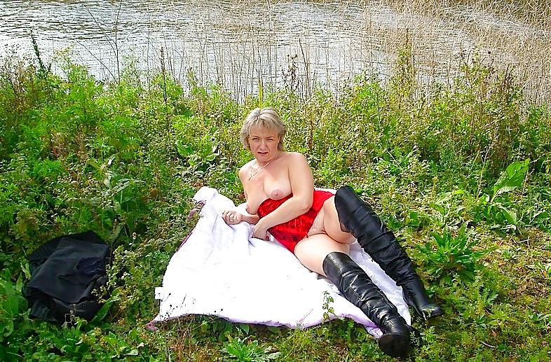 7P Scarlet Lady Dogging