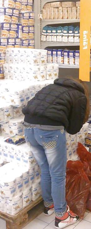 22P Spy mall and supermarket romanian