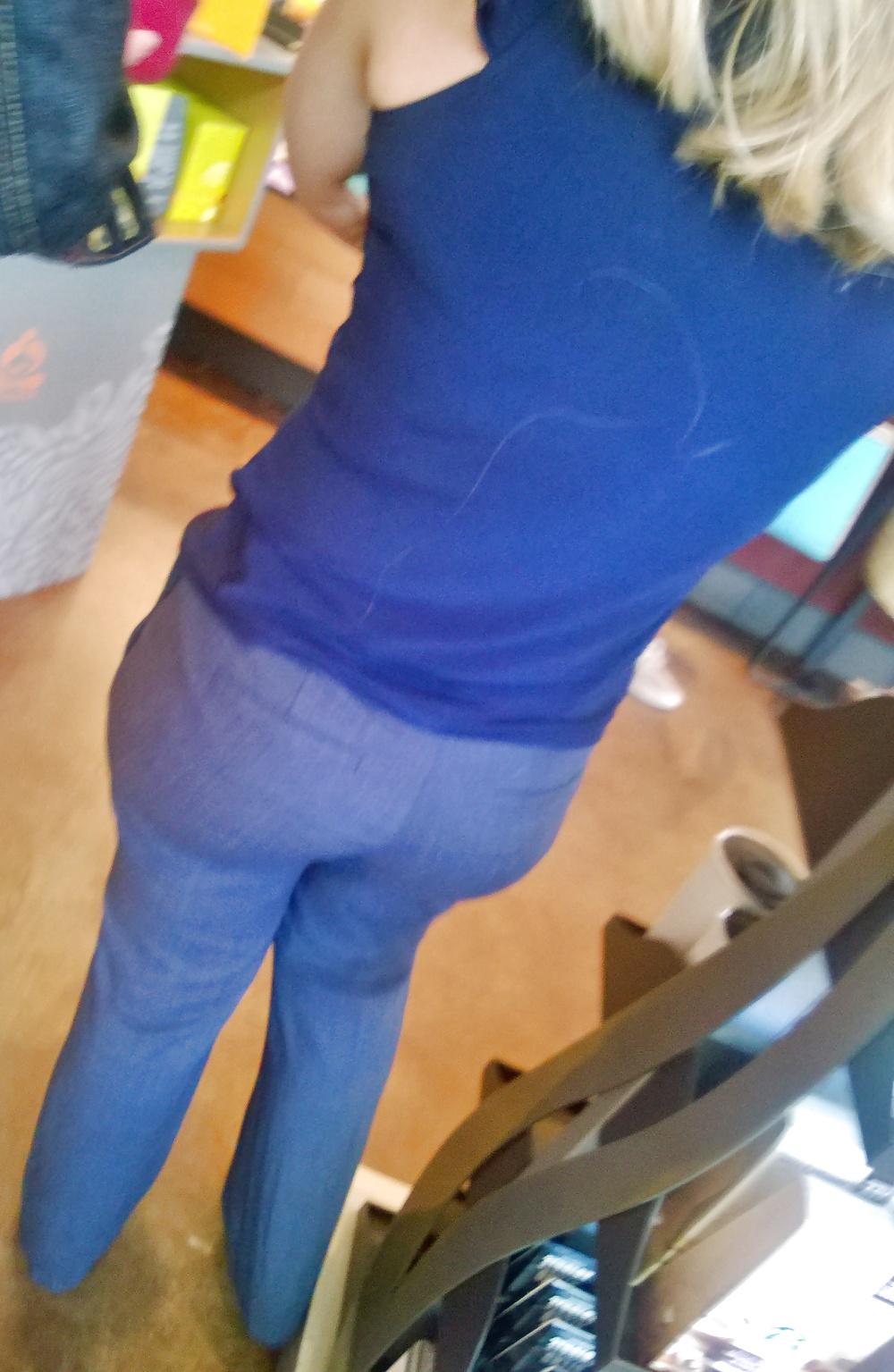 11P Blonde pawg