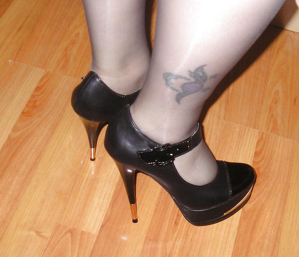 15P My girlfriends dusky black tights pantyhose and heels