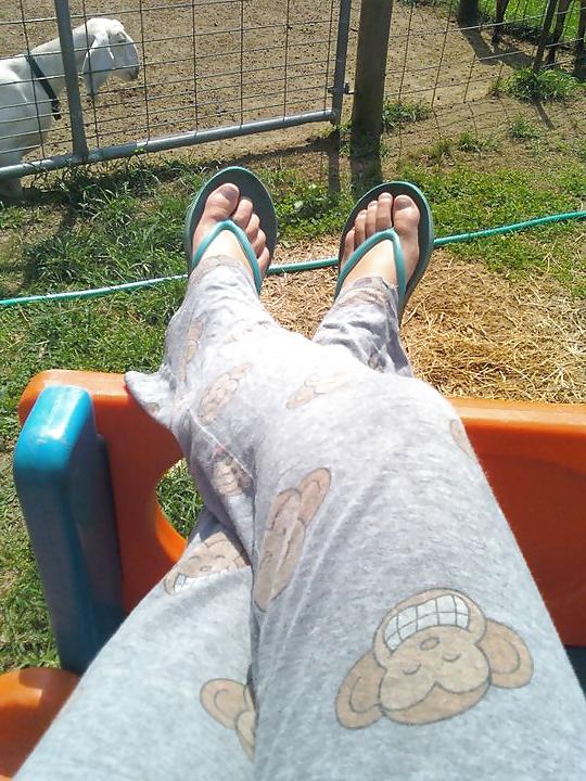20P Feet of friends and such :3