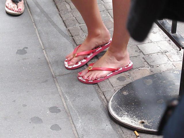 20P Feet of friends and such :3