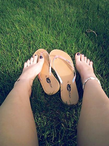 20P Feet of friends and such :3