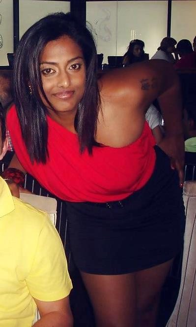 6P Fat juicy cunt.. smooth asshole