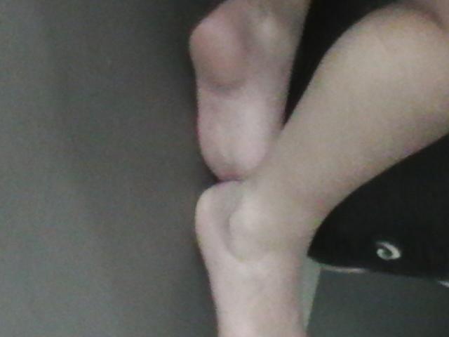 8P Candid feet