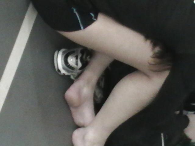 8P Candid feet