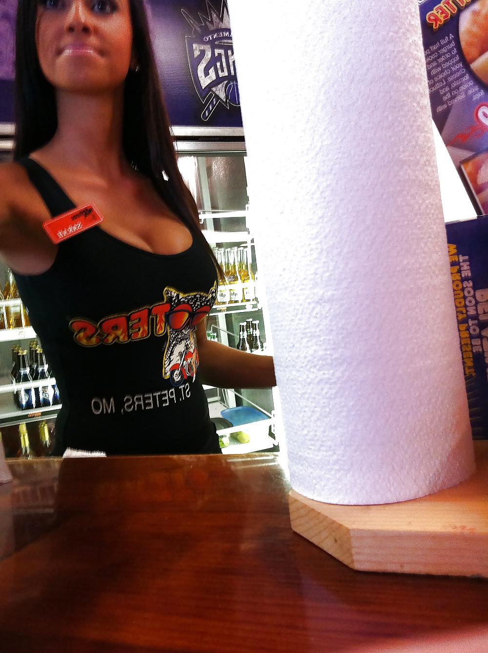 11P Girls from HOOTERS