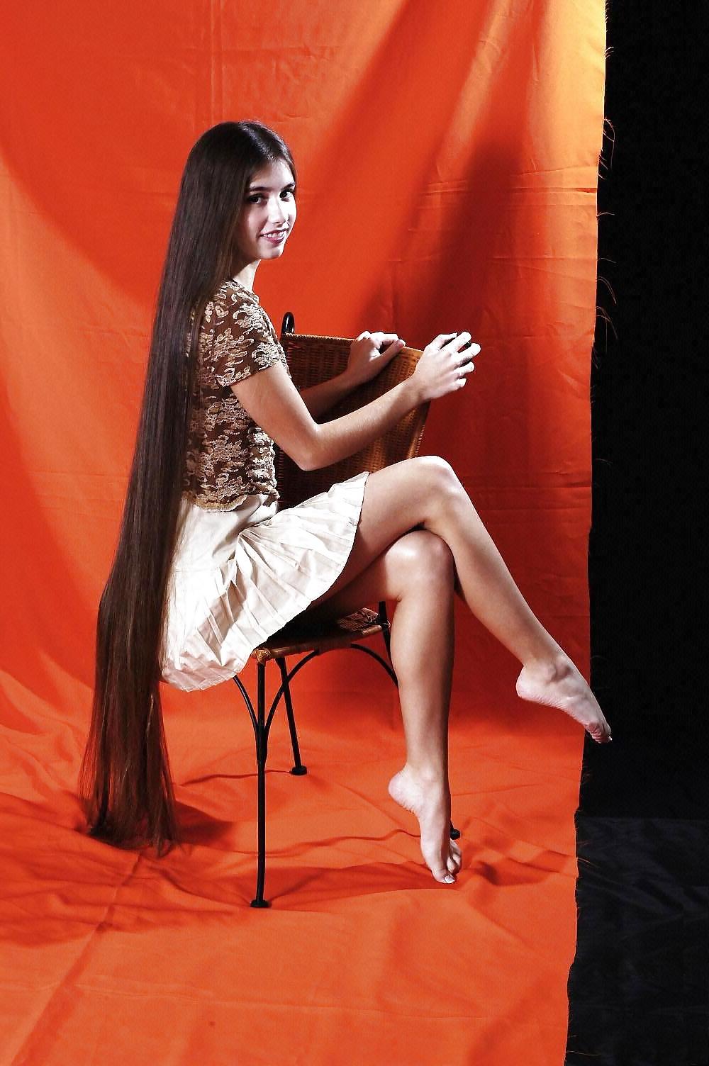 16P Beautiful Teen With Insanely Long Hair - 01