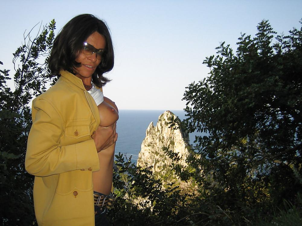 25P On Holiday In Capri (ITA)