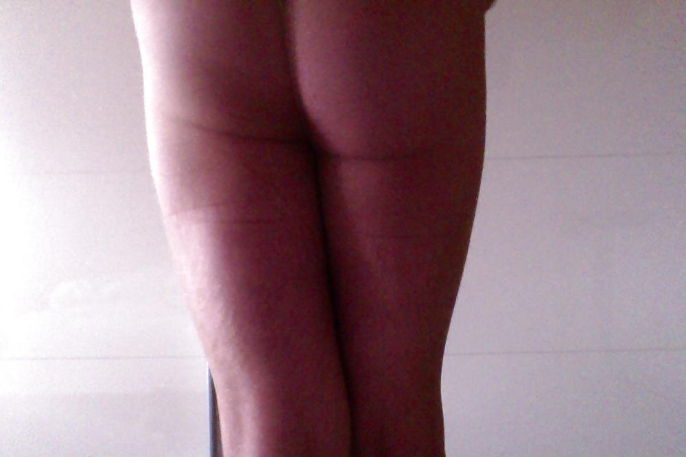 16P Alone at home with my Pantyhose