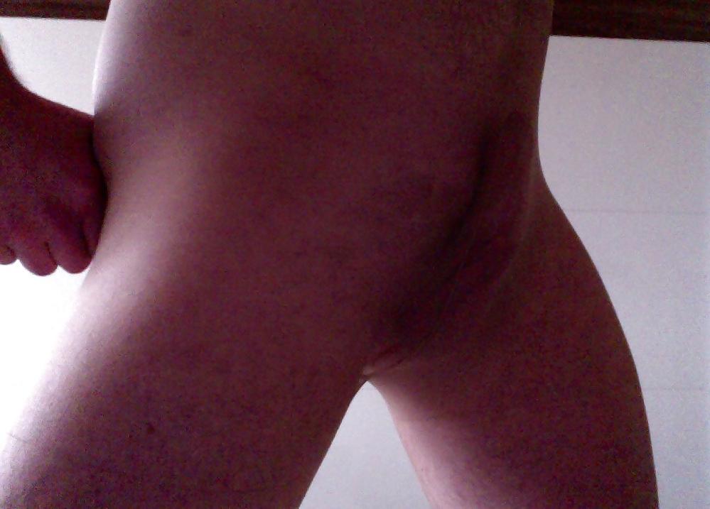 16P Alone at home with my Pantyhose