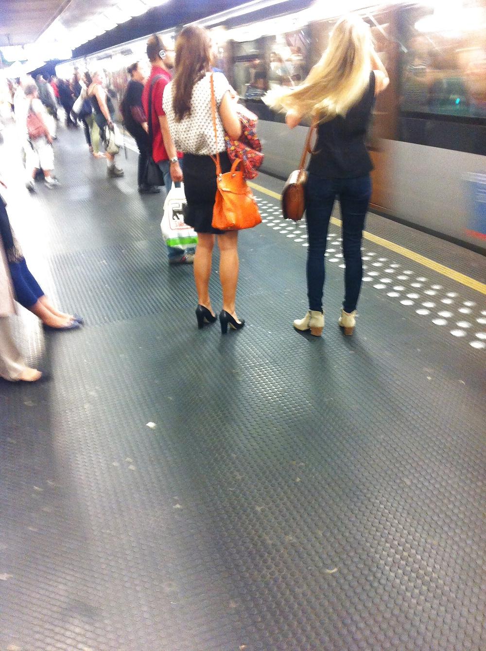 6P Hot brunette with sexy legs