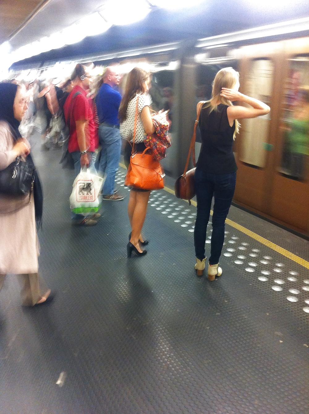 6P Hot brunette with sexy legs