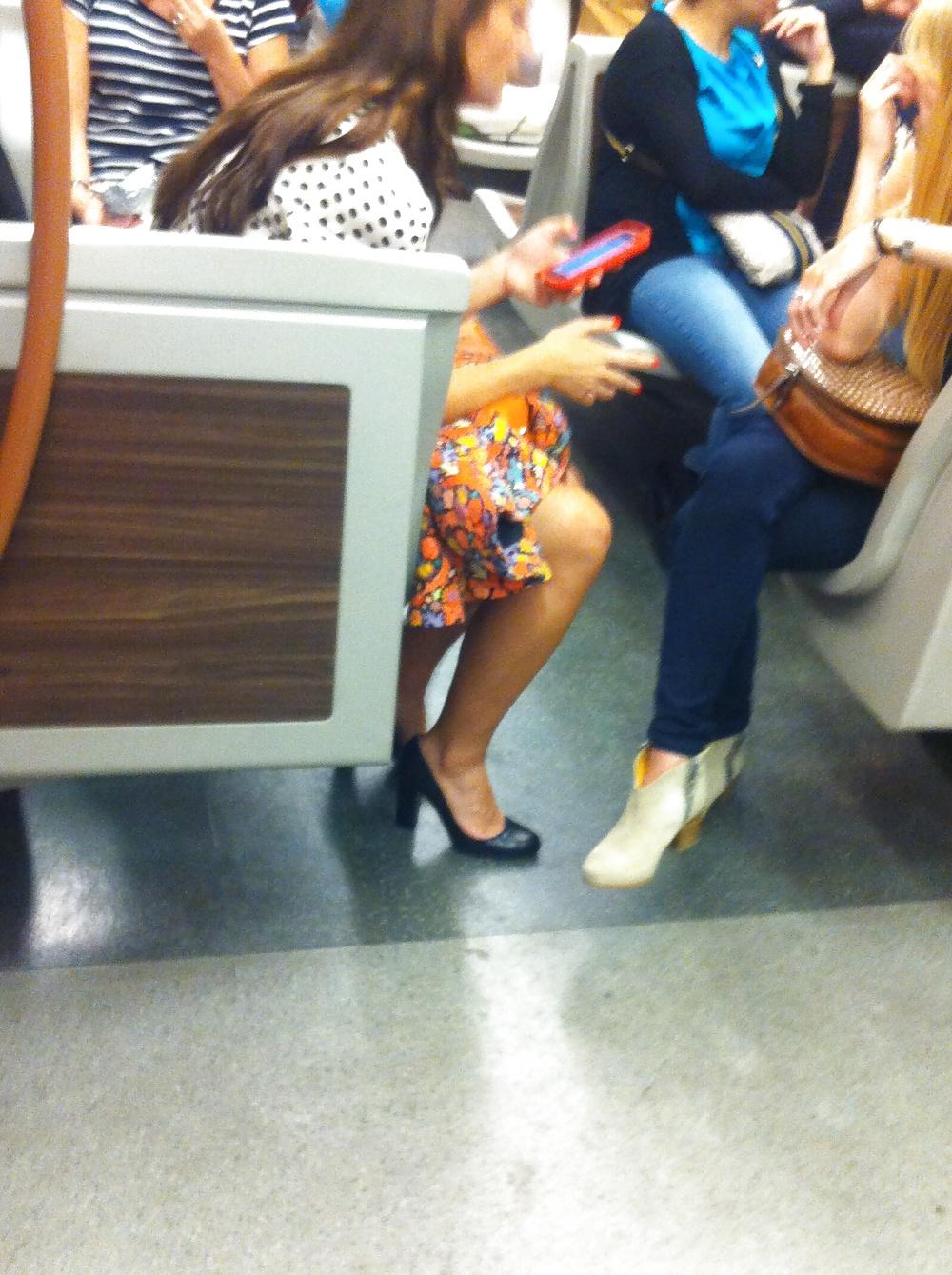 6P Hot brunette with sexy legs