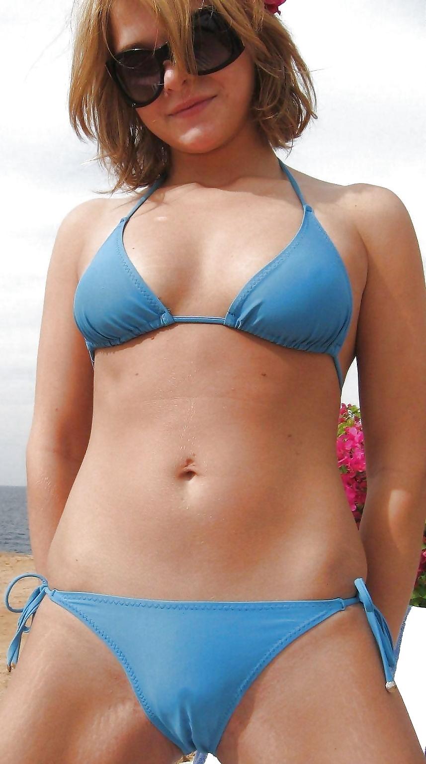 25P Candid Teen Bikini Cameltoe II