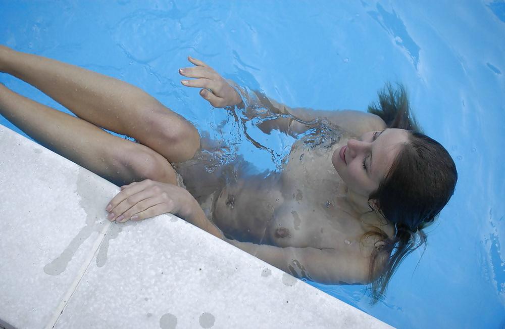23P Swimming pool Party