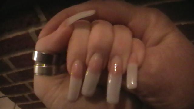 25P Long Fingernails