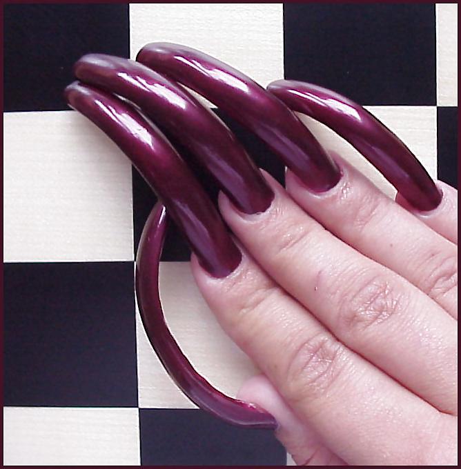 25P Long Fingernails