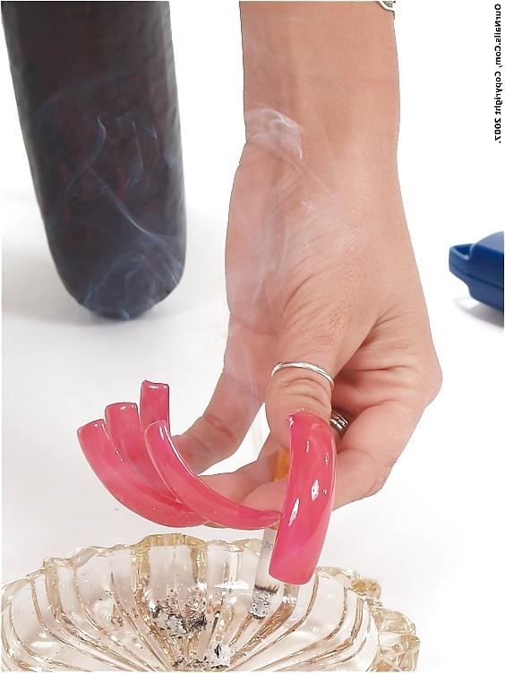 25P Long Fingernails