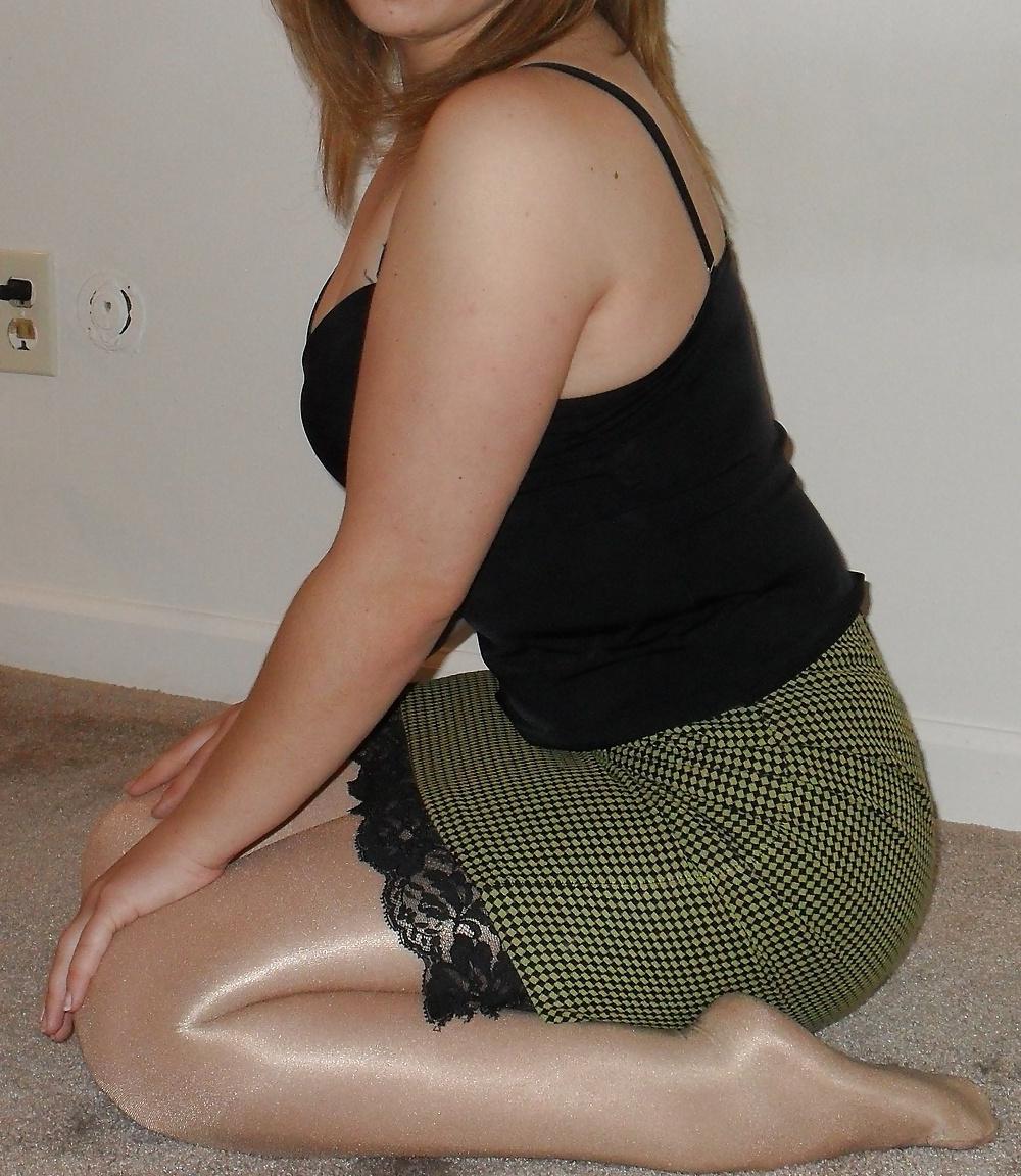 17P Shiny Pantyhose Wife 1
