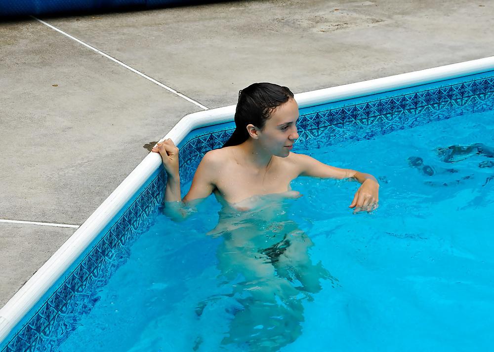 25P Hairy girl in the Swimming pool 01
