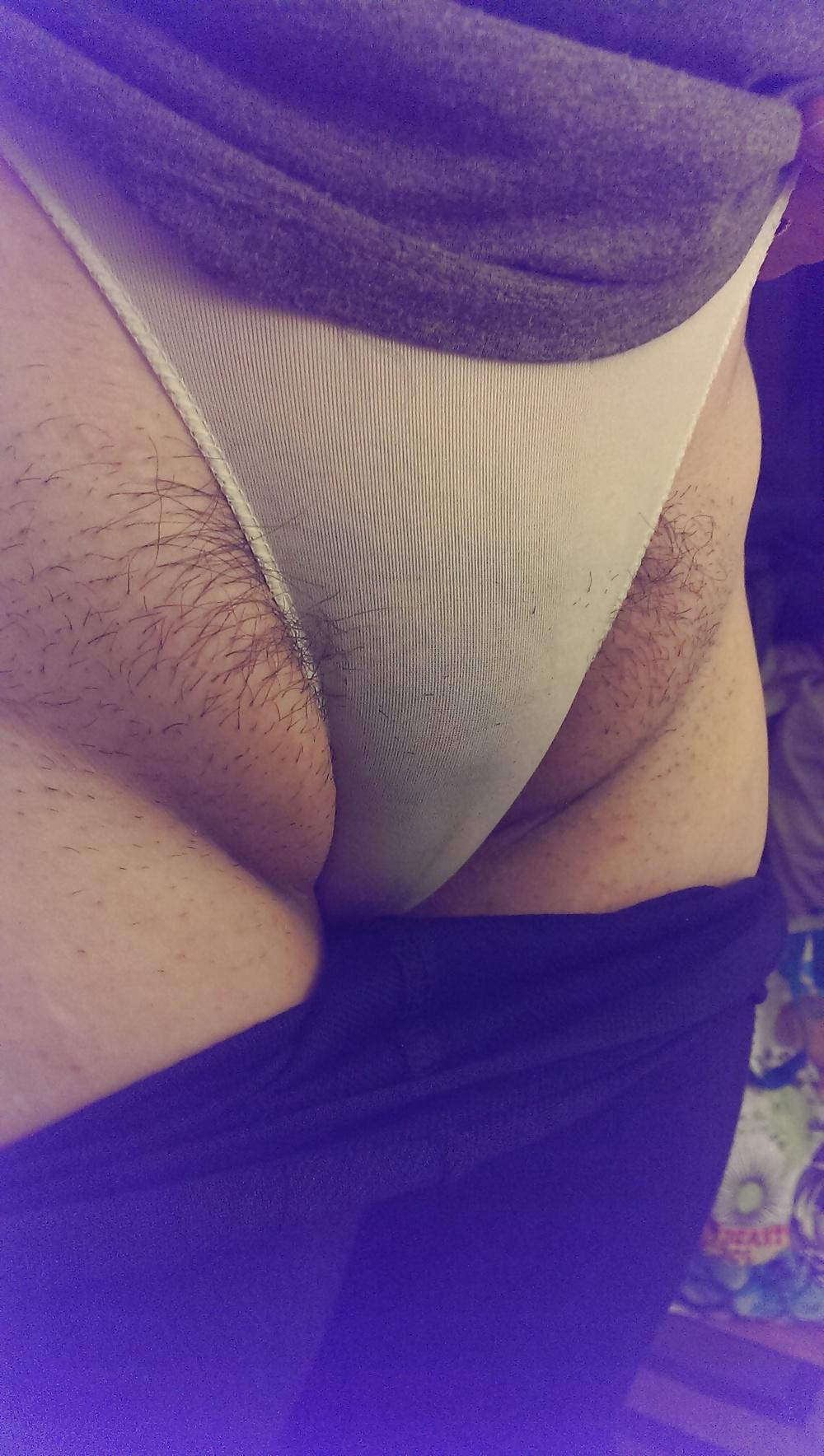 20P Who wants to cum on wifes big latina ass