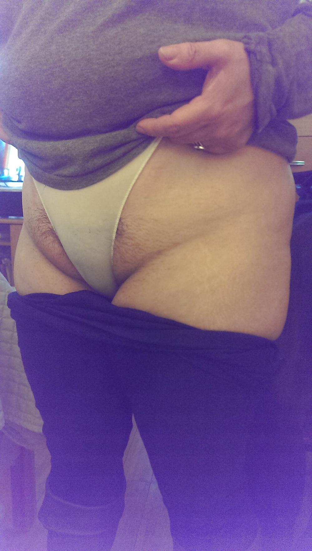 20P Who wants to cum on wifes big latina ass
