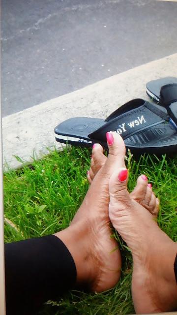 24P Calling All Foot Fetish lovers...