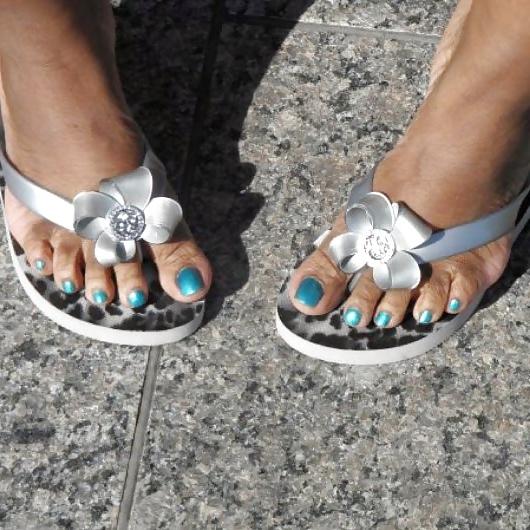 24P Calling All Foot Fetish lovers...