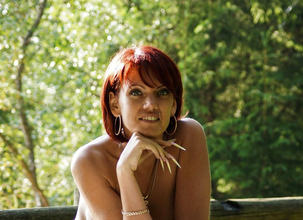 11P Cumslut with long nails