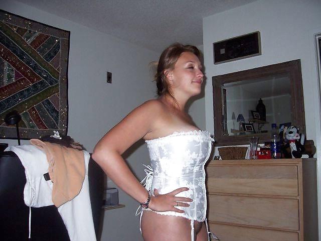 25P Swinging wife showing off for the camera
