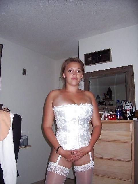25P Swinging wife showing off for the camera