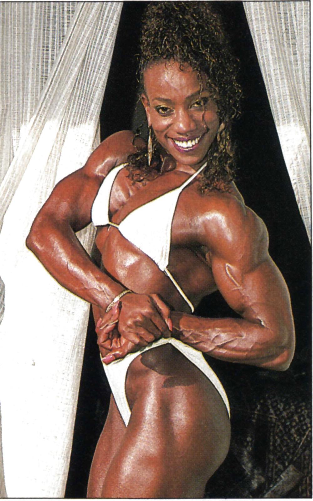 25P Lenda murray  - female bodybuilder