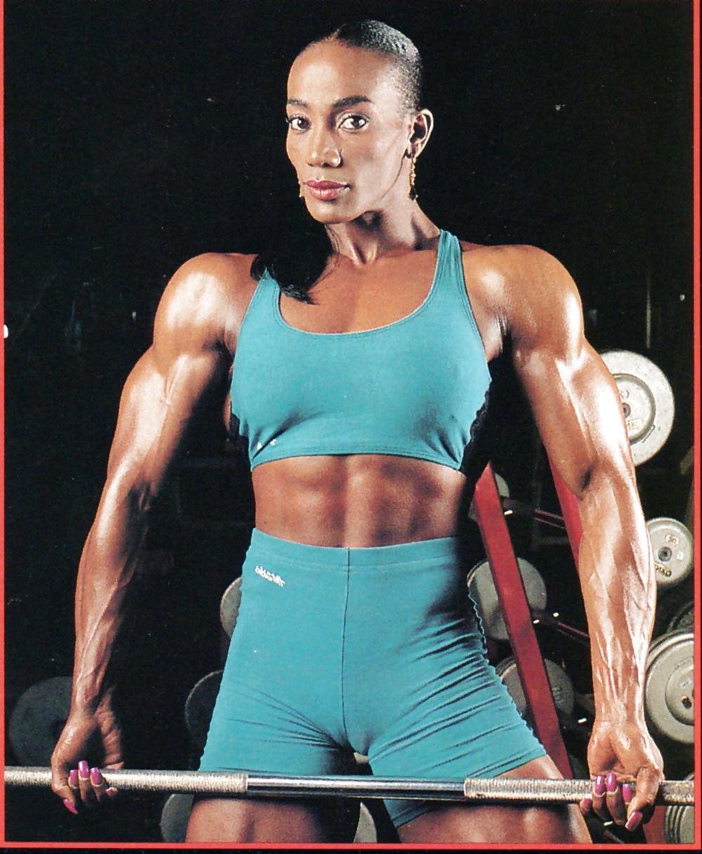 25P Lenda murray  - female bodybuilder