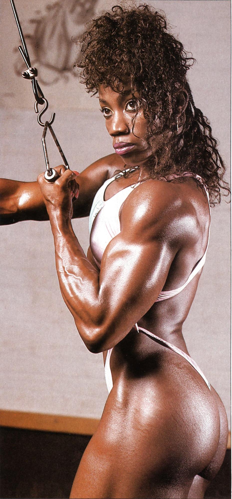 25P Lenda murray  - female bodybuilder