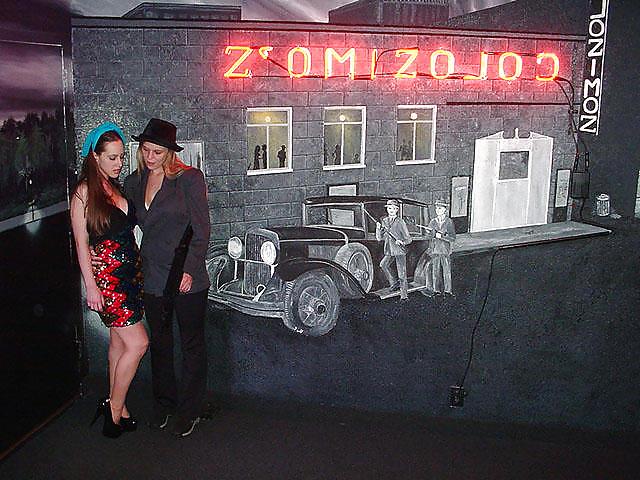 25P Pantyhose babe in trouble-the gangster.
