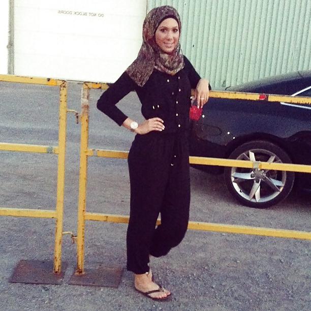 12P Hijab feet