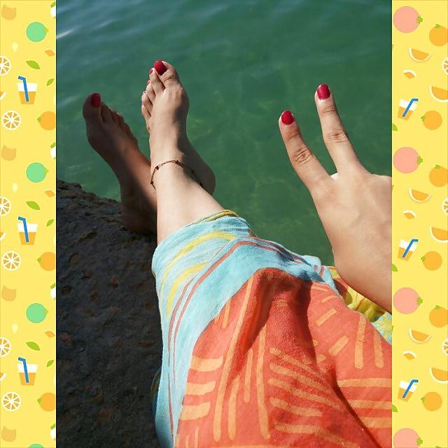 12P Hijab feet