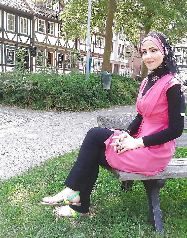 12P Hijab feet