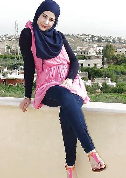 12P Hijab feet