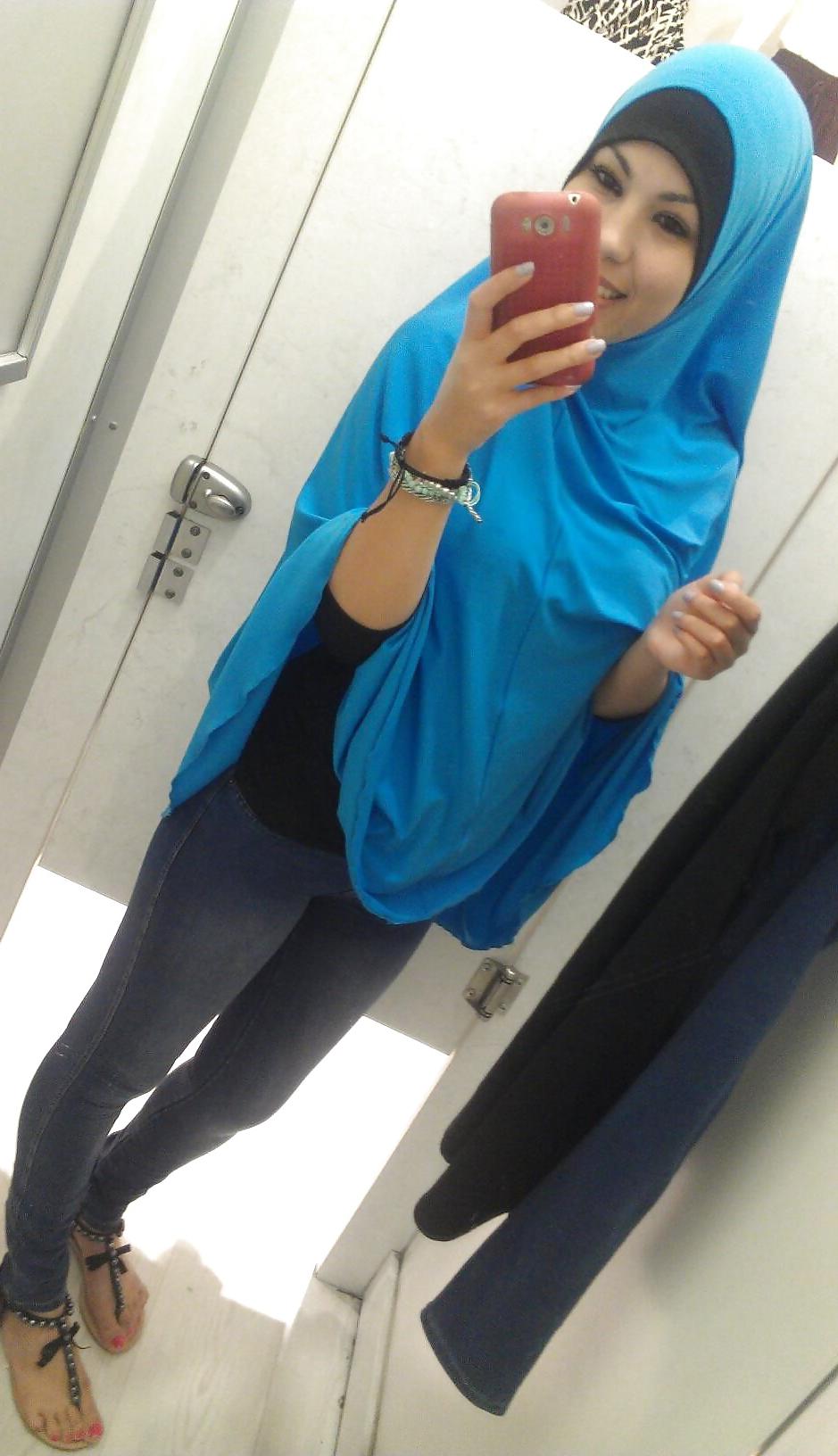 12P Hijab feet