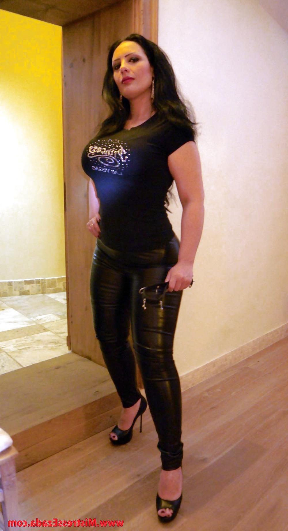 25P Lady Ezada IS GOD!