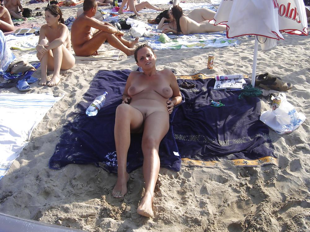 25P We met on the beach and fucked her in my hotel room, 08.2014