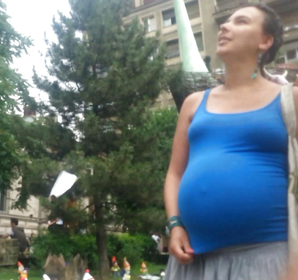 4P Spy pregnant romanian